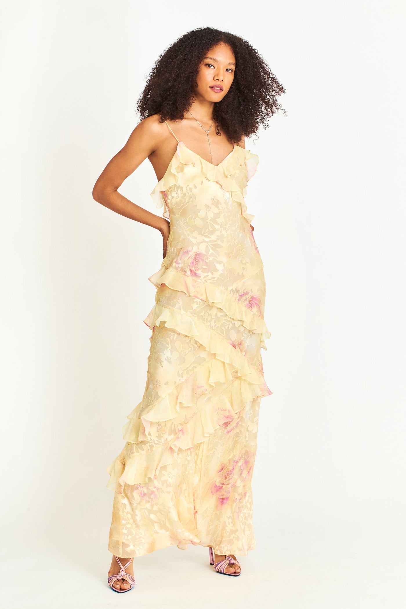 FIORELLA – Floral Ruffle Backless Maxi Kleid