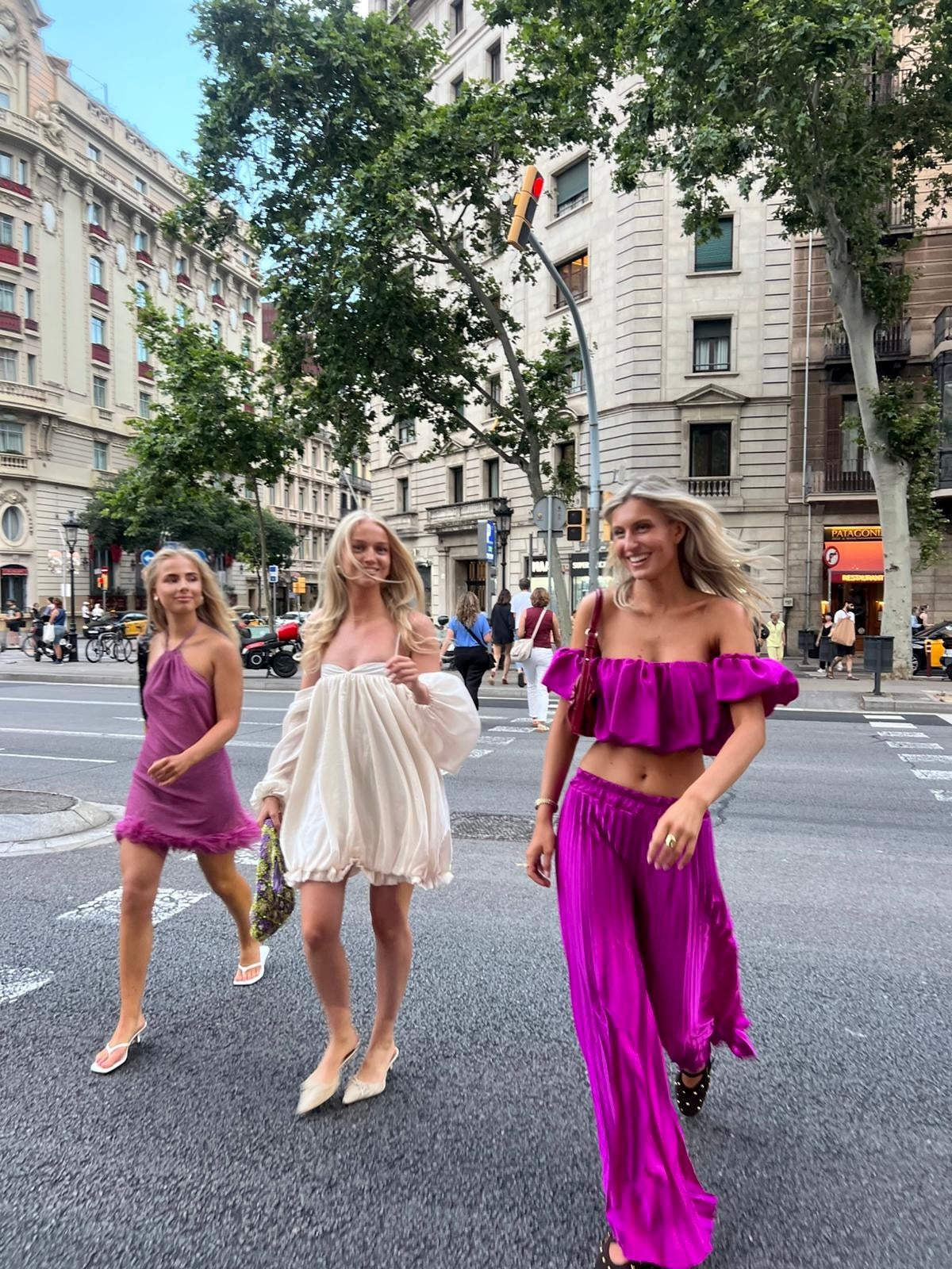 NOA - Satin-Koordinaten mit elegantem Glamour