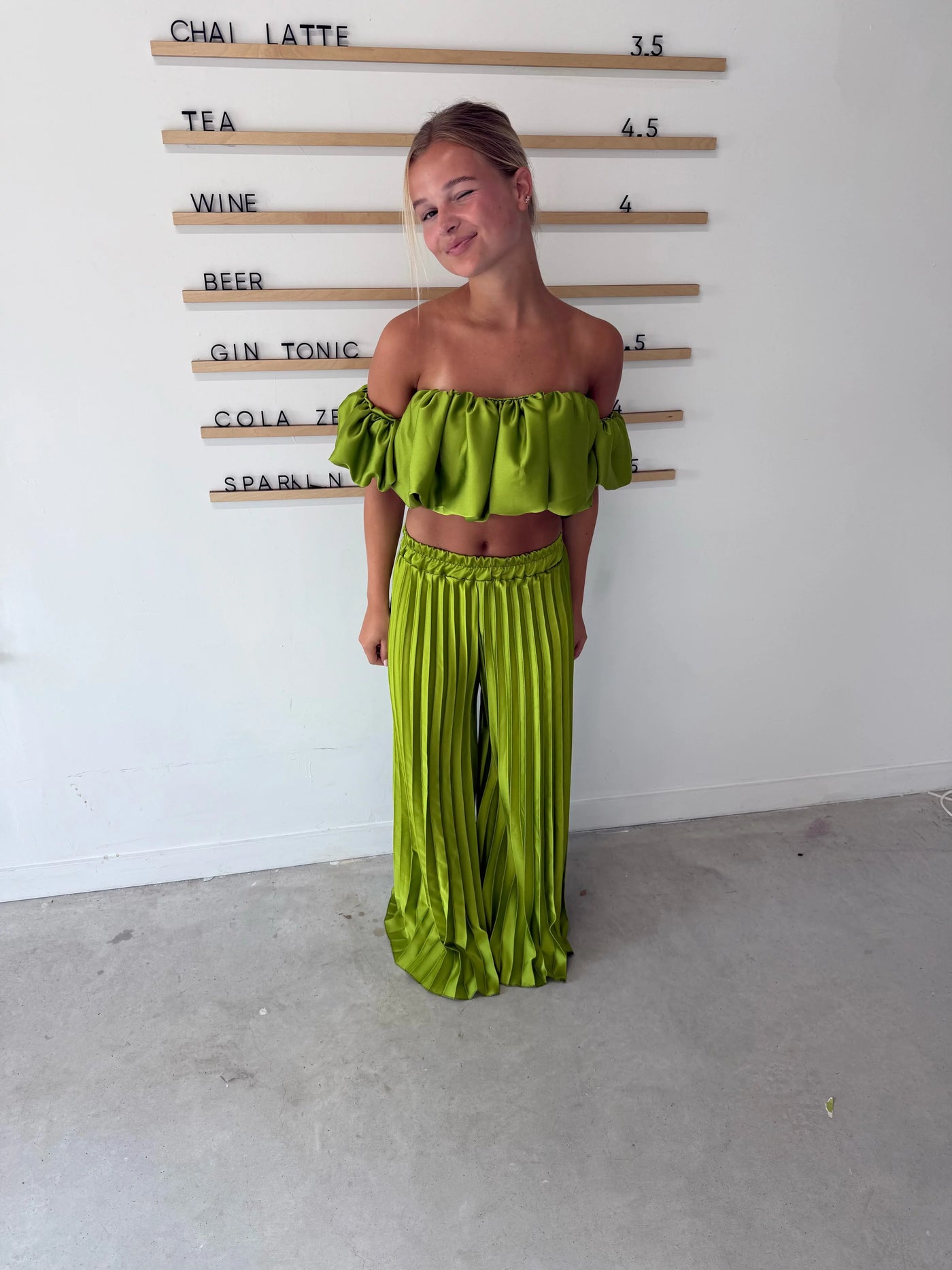 NOA - Satin-Koordinaten mit elegantem Glamour