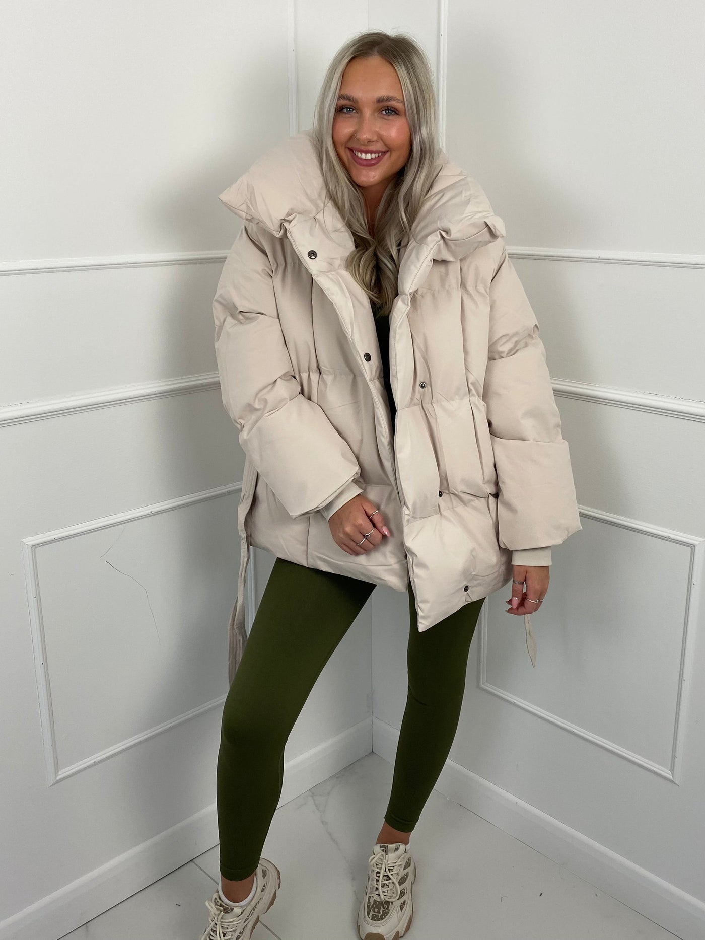 KARLY - Kurze Gürteltaschen-Pufferjacke