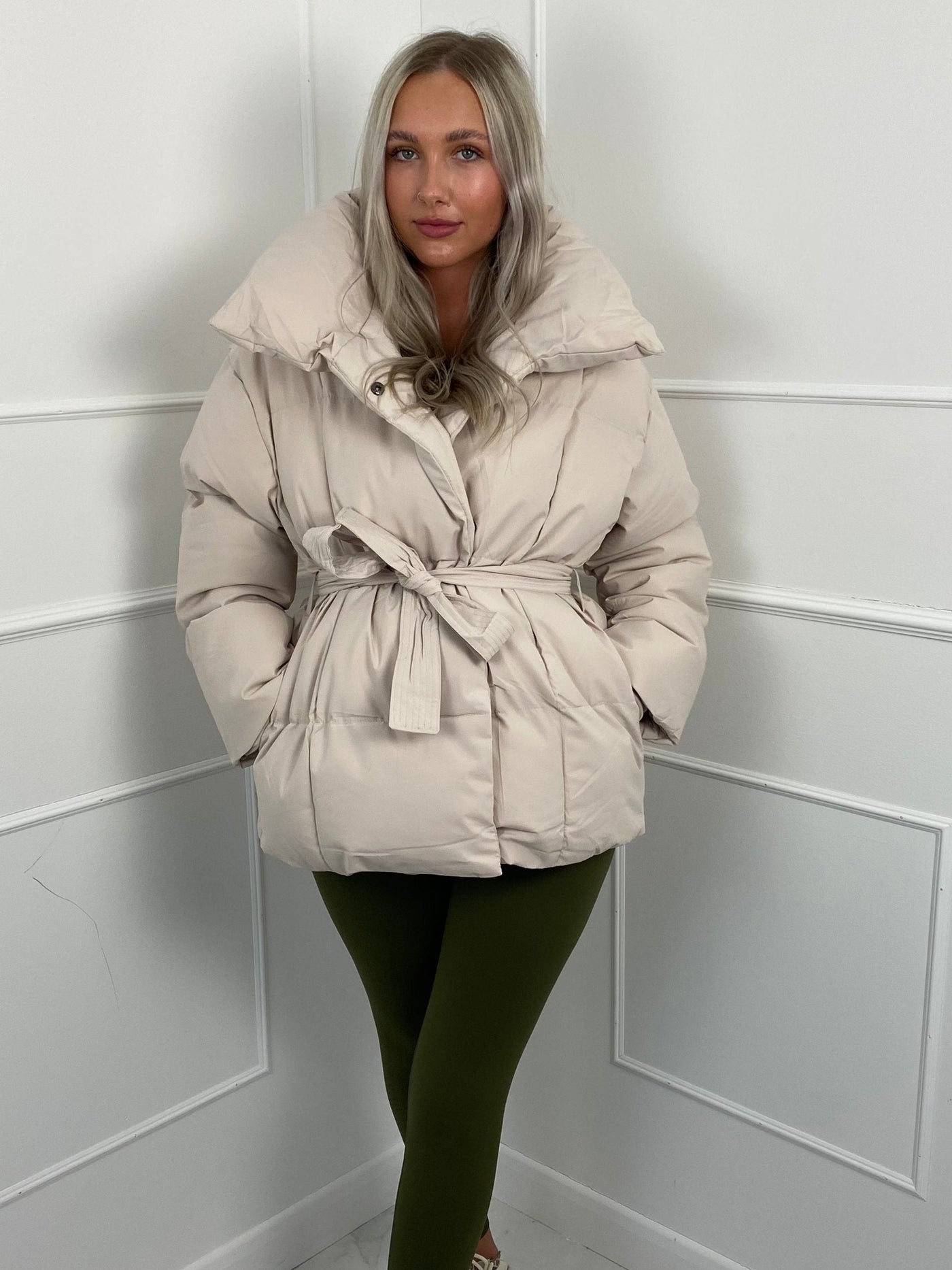 KARLY - Kurze Gürteltaschen-Pufferjacke