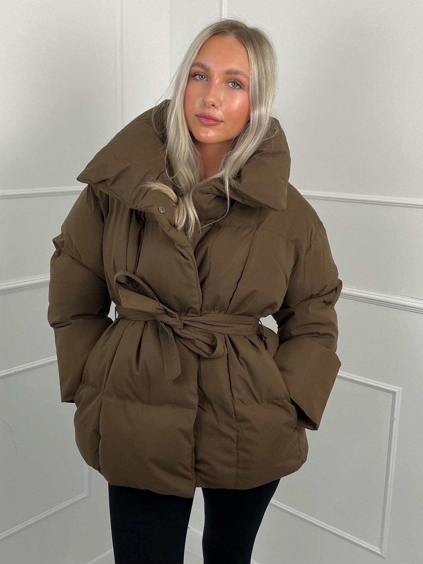 KARLY - Kurze Gürteltaschen-Pufferjacke