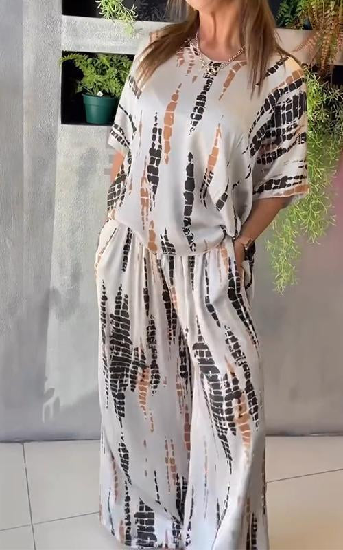 CYNNA - Entspannte zweiteilige Satinanzug mit Rundhals