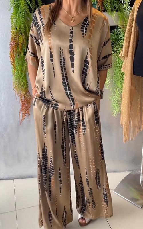 CYNNA - Entspannte zweiteilige Satinanzug mit Rundhals