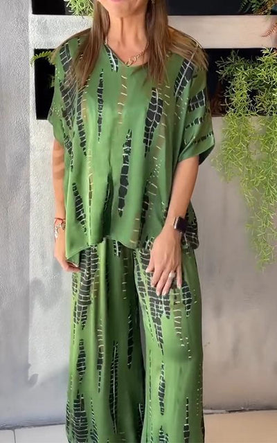 CYNNA - Entspannte zweiteilige Satinanzug mit Rundhals