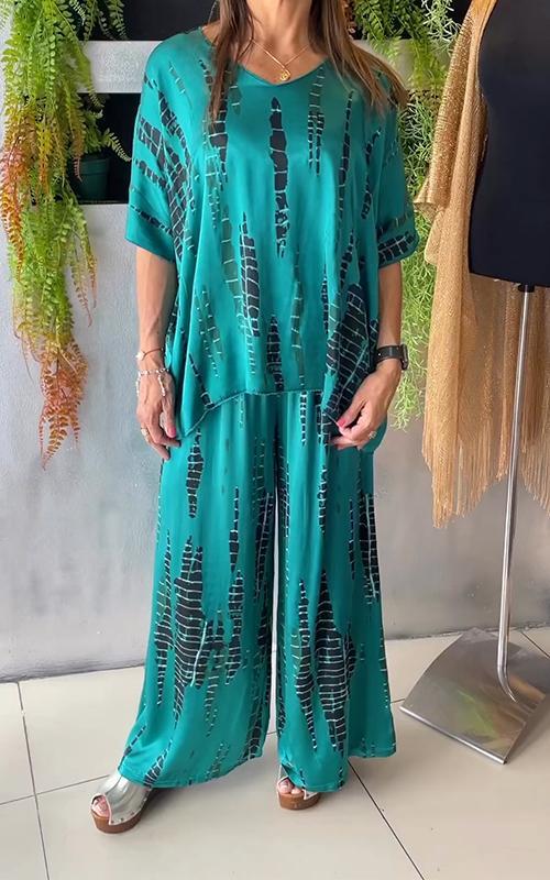 CYNNA - Entspannte zweiteilige Satinanzug mit Rundhals