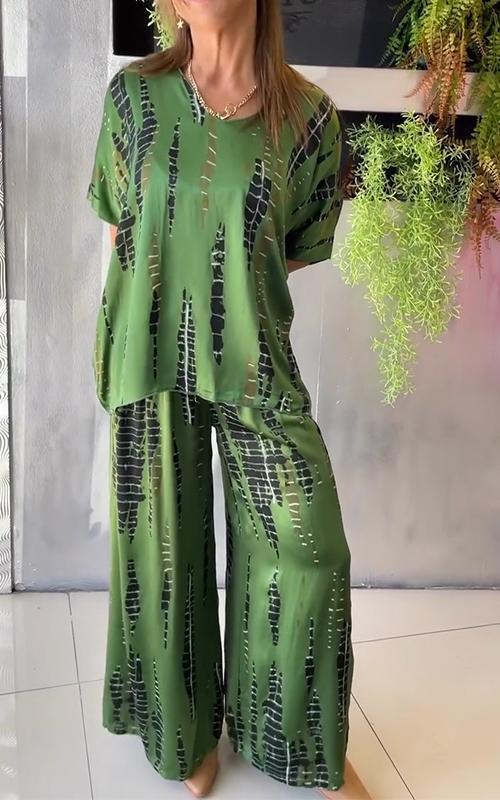 CYNNA - Entspannte zweiteilige Satinanzug mit Rundhals